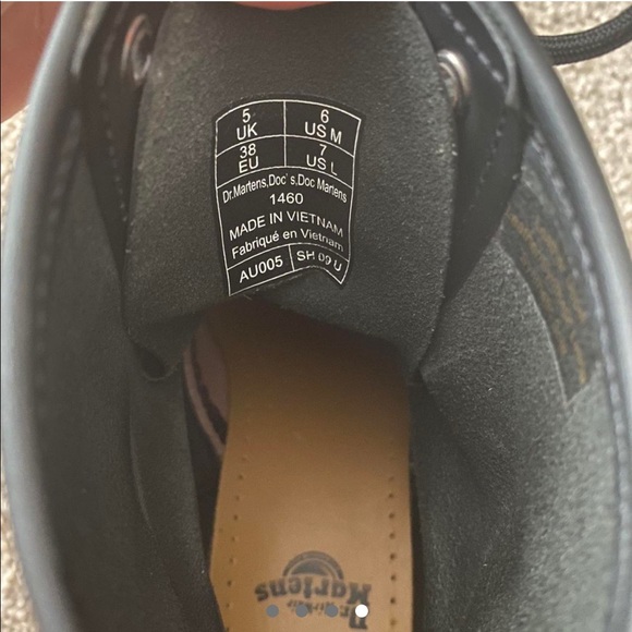 Genuine black leather Doc Martens. 8 eye - Picture 4 of 4